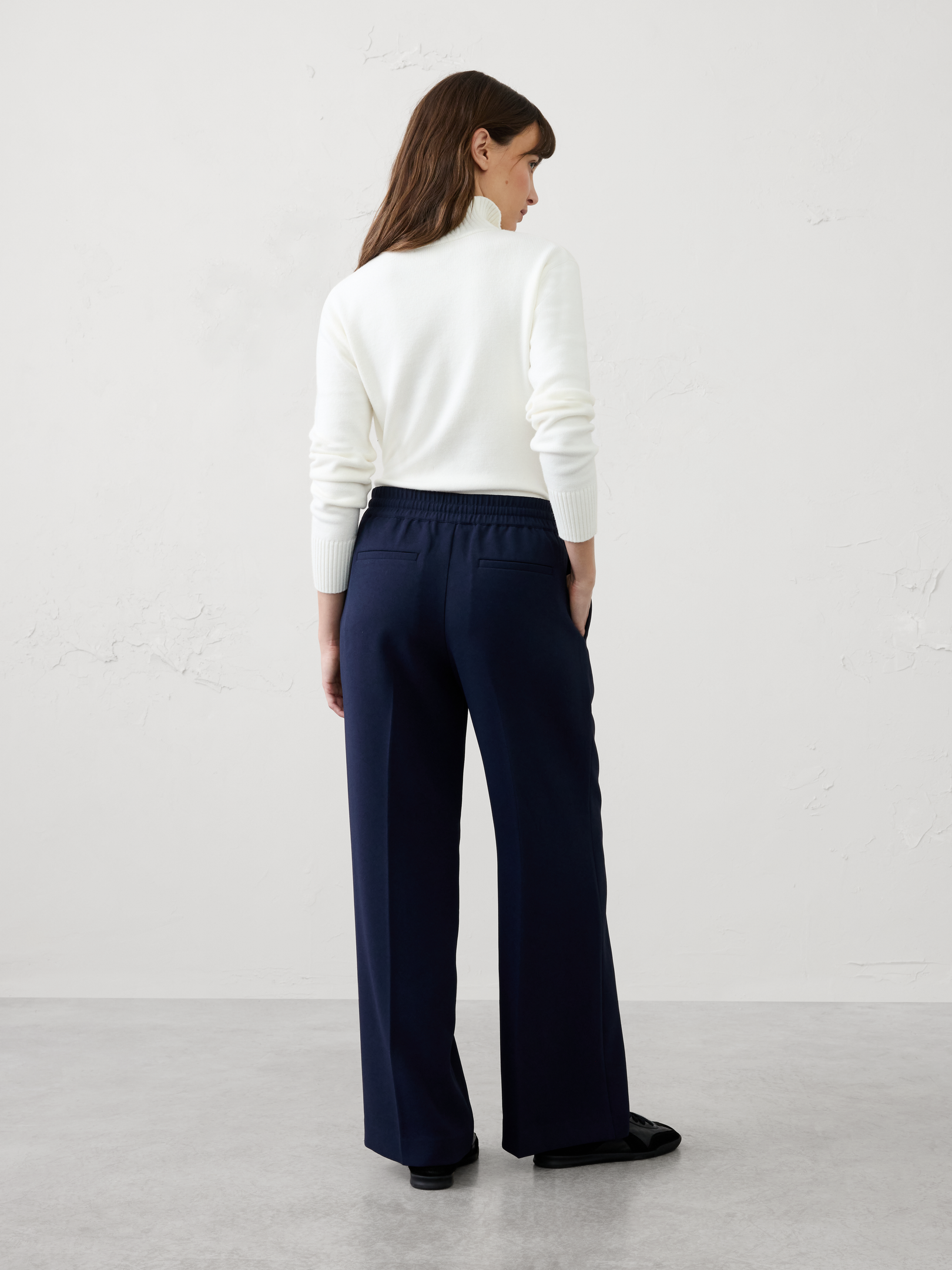 Image 2 of 3, Wide-Leg Mid-Rise Pull-On Crepe Pant