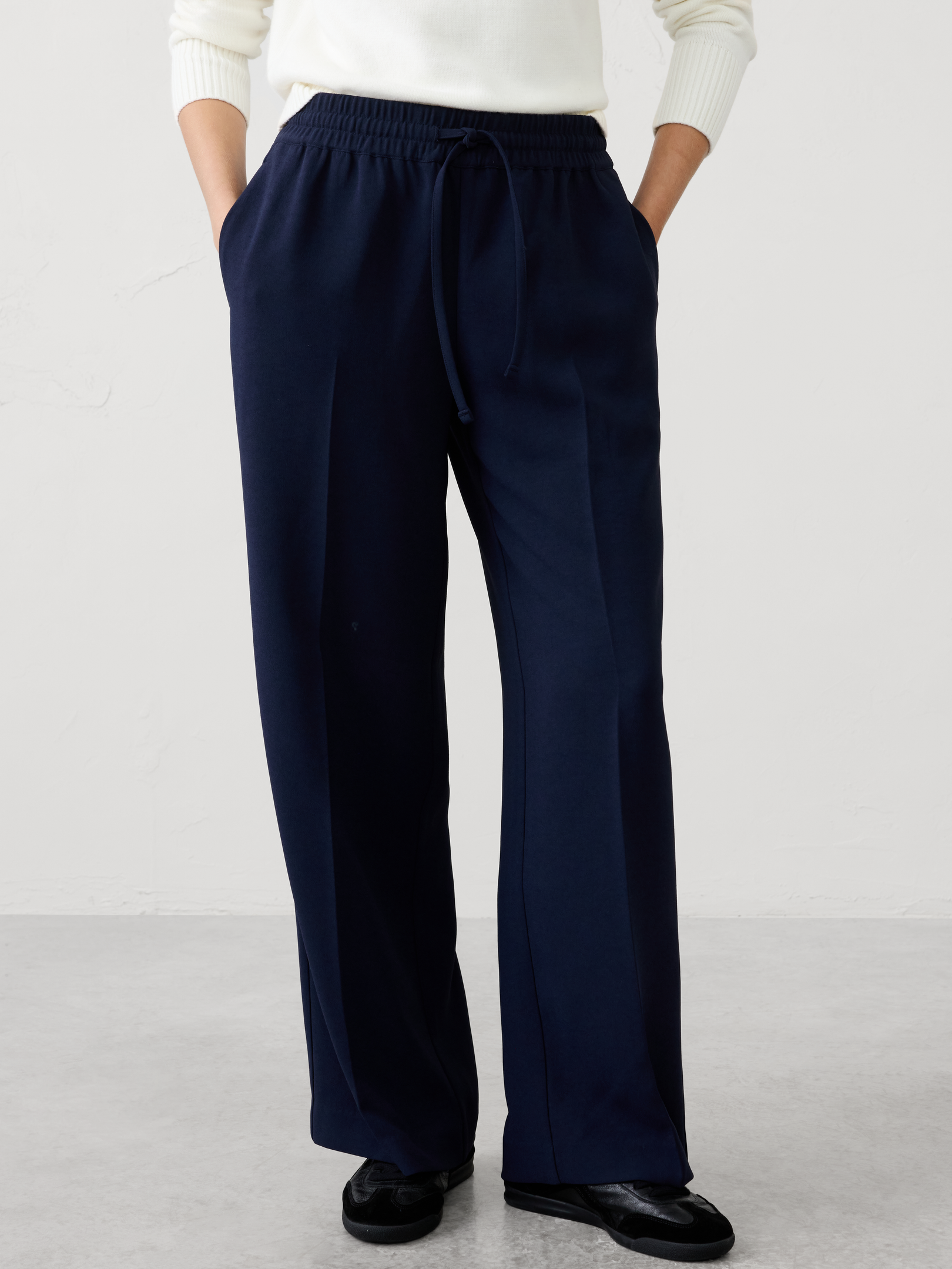Image 3 of 3, Wide-Leg Mid-Rise Pull-On Crepe Pant