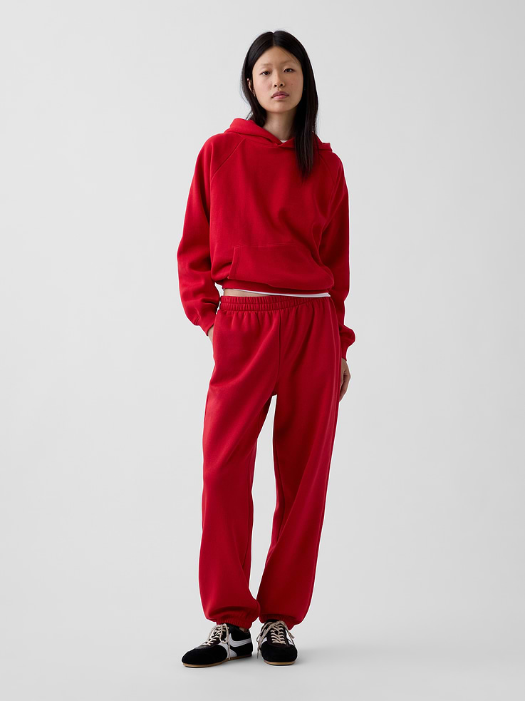 Image 1 of 7, Soft cotton-blend fleece joggers in a relaxed fit., Elasticized waist with inner drawcords., Side on-seam pockets., Elasticized cuffs., Made with 23% recycled polyester. Compared to virgin materials, using recycled materials helps reduce resource use and waste., Explore our GapSweats Guide ., Product #903064