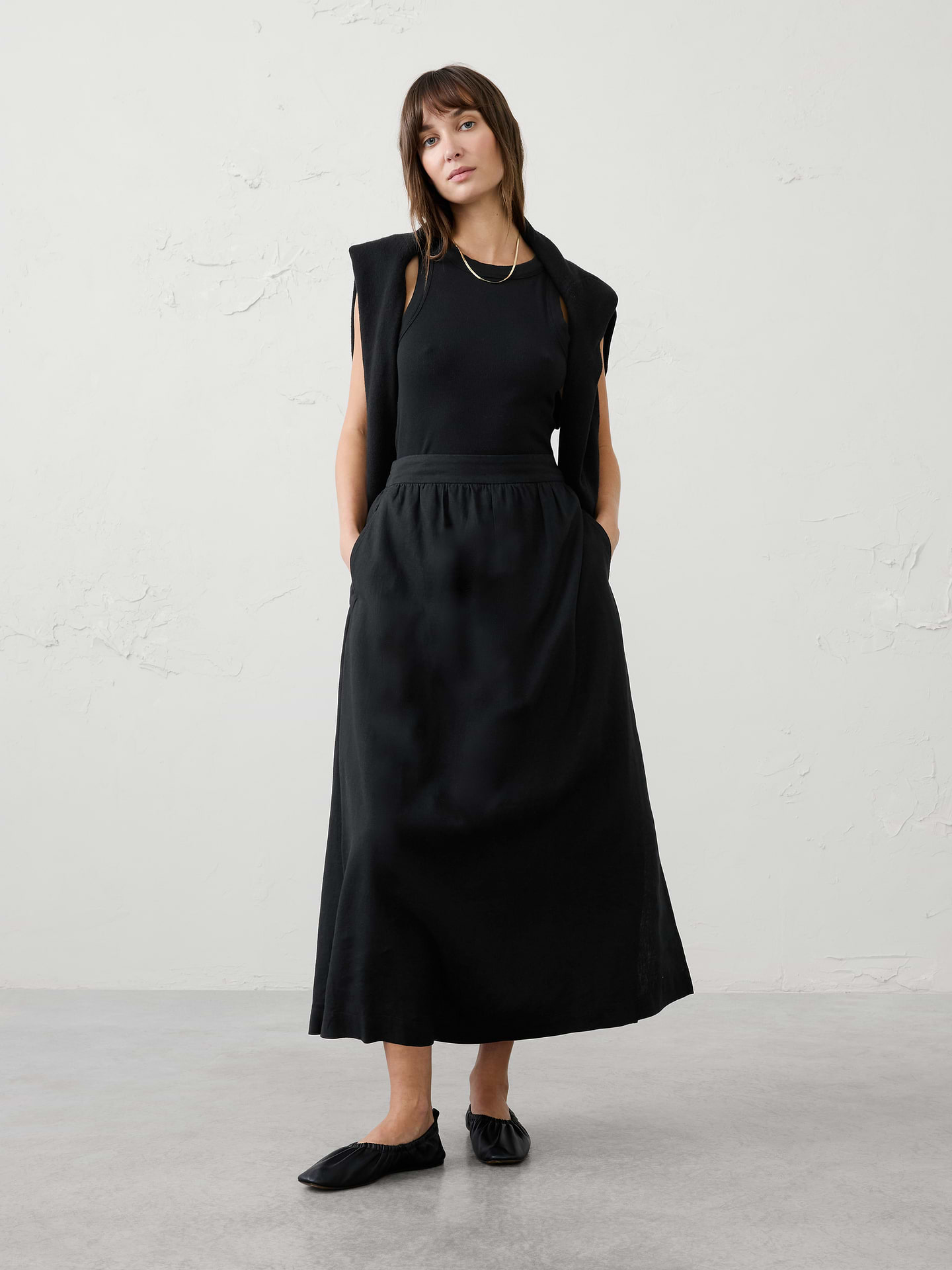 Image 1 of 4, Easy, breezy, and endlessly versatile, our skirt is designed for warm-weather dressing. Crafted from a soft, drapey linen blend, it offers effortless movement and a lightweight feel that's perfect for sunny days., LINEN-BLEND: This light and breathable fabric is a must for those warm days and styles effortlessly for all occasions., Pull on skirt., Gathering below the waistband., Side pockets., Elasticized back waistband., Single side slit., Fully lined., Made exclusively for Banana Republic Factory., Product #1185772
