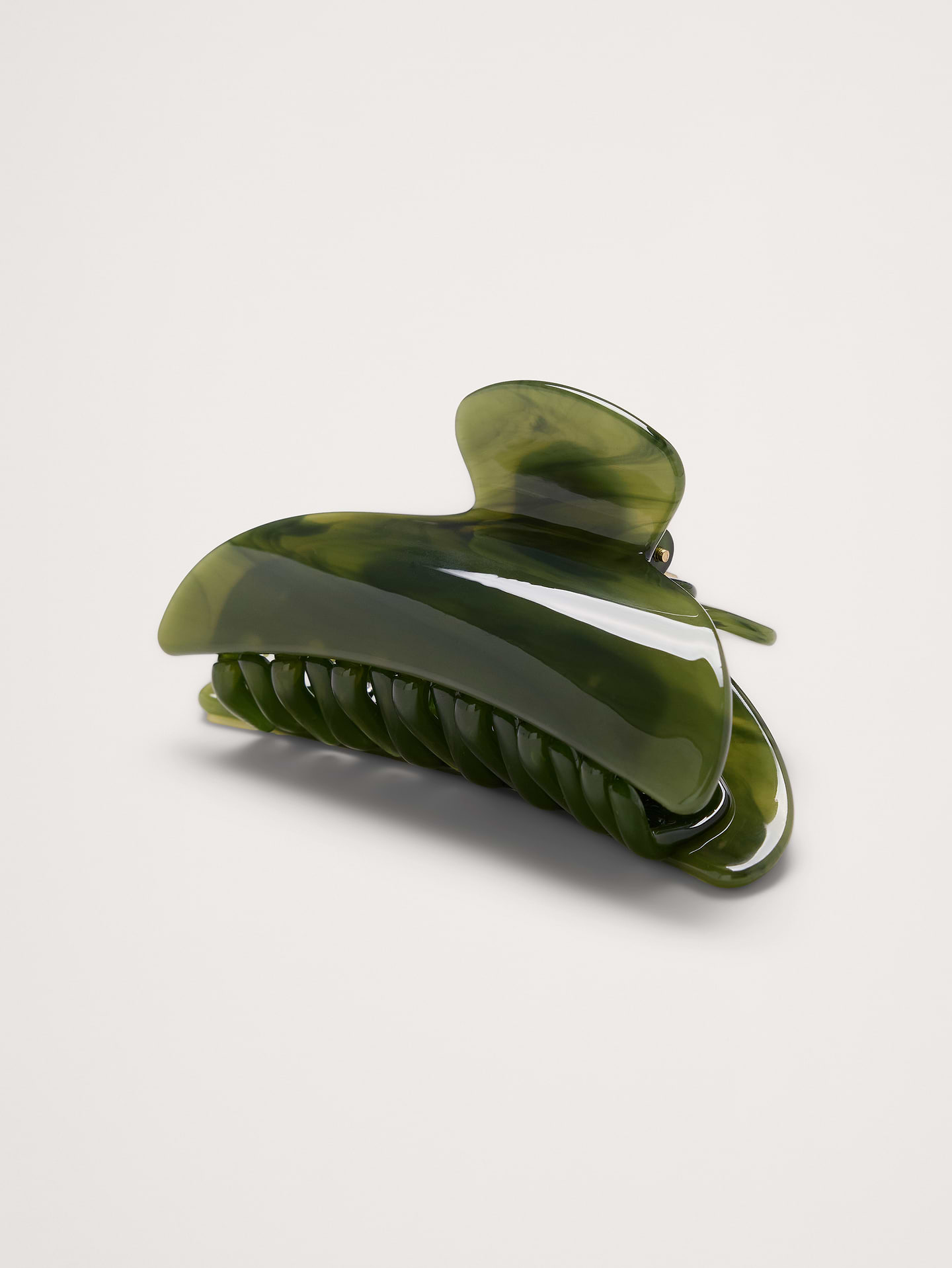 Image 1 of 5, A double-walled hair claw designed to hold medium volumes of hair, handcrafted from Italian acetate with reinforced hardware. Recommended for all hair types and textures., Machete: Atlanta-based accessories brand, crafting eco-conscious jewelry from Italian acetate with vintage soul and global artistry—each piece is designed to last and made with care., Made in Italy., Product #1188627
