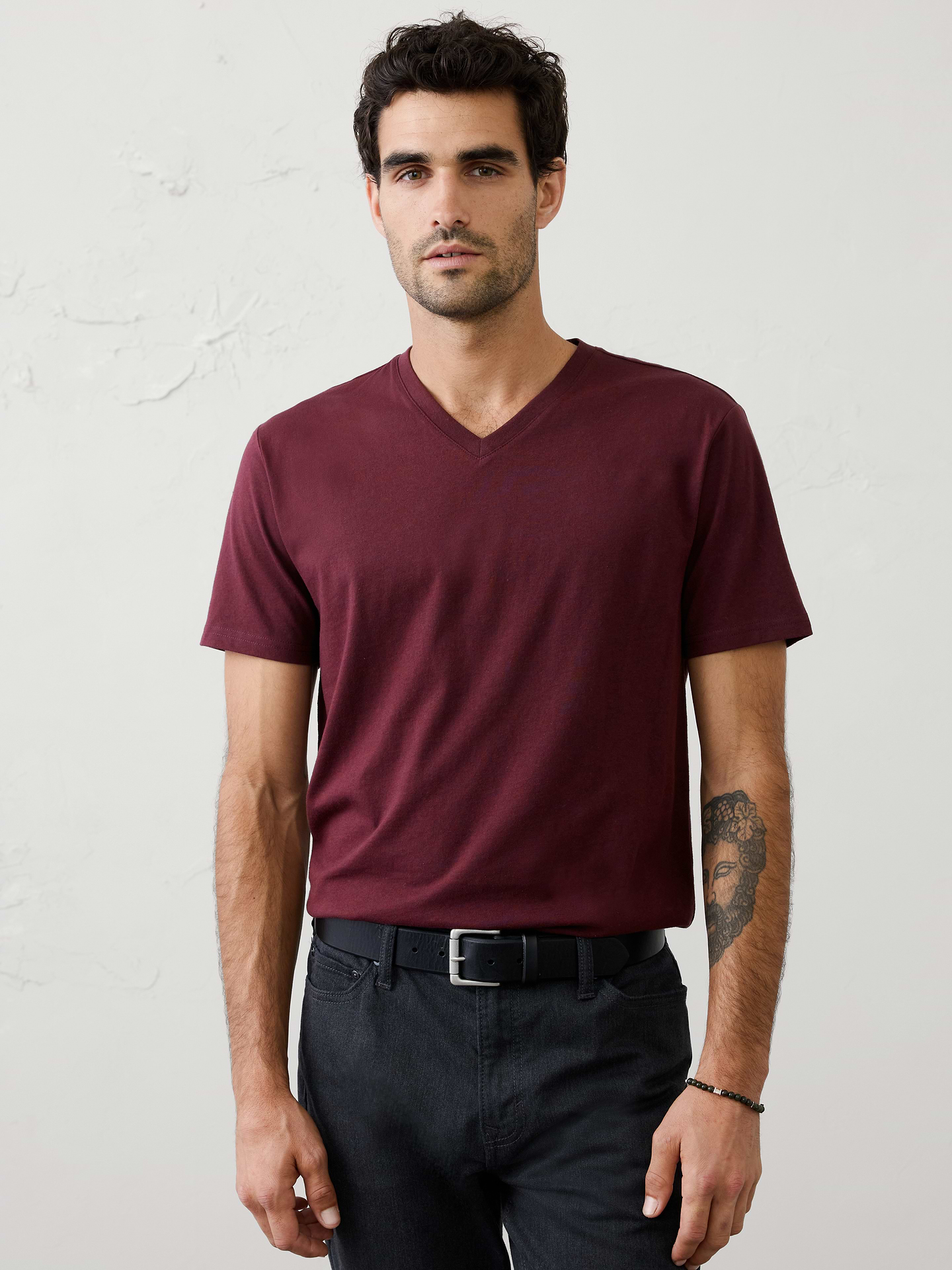Image 1 of 8, V-neck. Short sleeves., Straight hem., Made exclusively for Banana Republic Factory., Product #858365