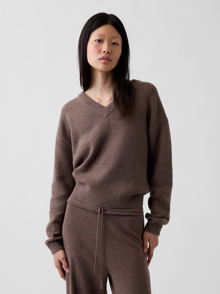 Image 1 of 6, Supersoft cotton-blend pullover sweater. In an oversized fit and slightly cropped length., V-neck., Long sleeves with drop shoulders., Ribbed hem., Product #912518