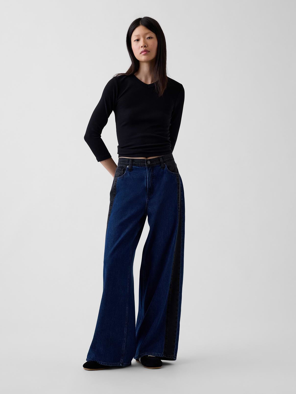 Mid Rise UltraSoft Tonal Baggy Jeans