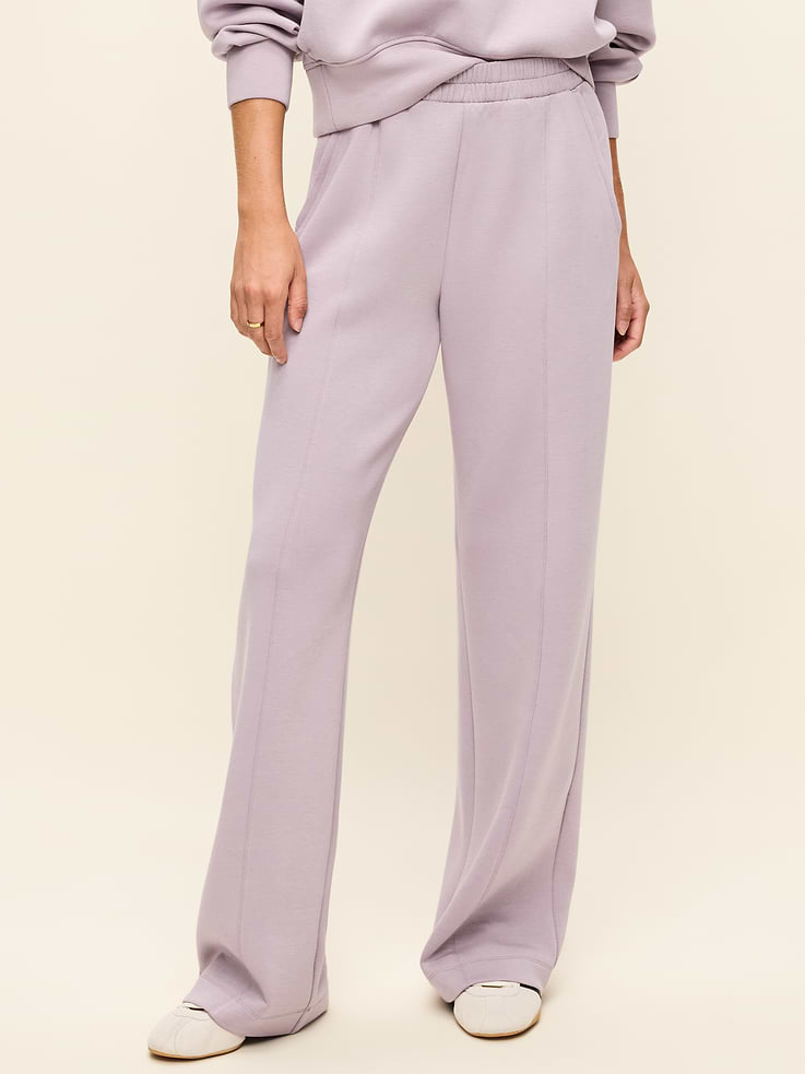 Image 1 of 11, Make your moves in Old Navy Sport's Bounce Fleece: Our signature smooth spacer fabric that keeps its shape., elasticized waist, hip pockets, seamed front leg, pull-on style, 4-way stretch, breathable, Product #583458