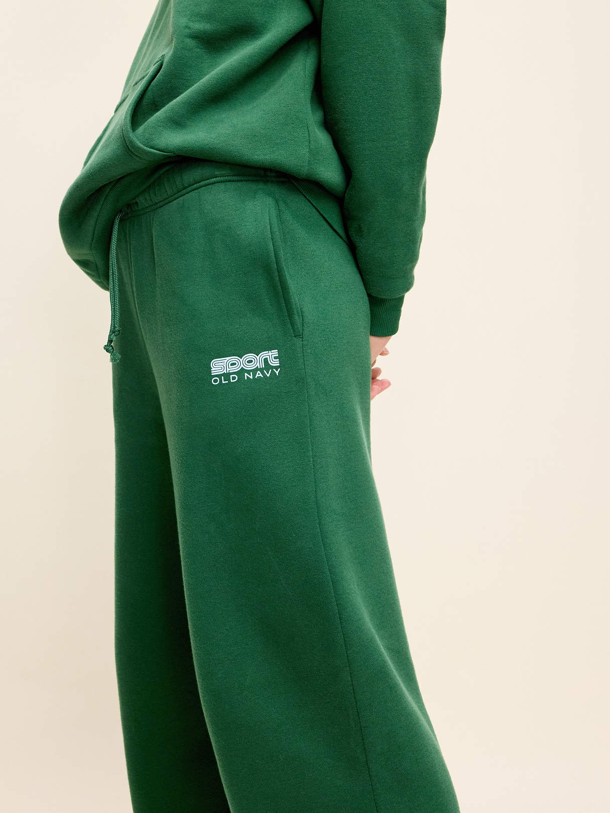 Mid-Rise Baseline Fleece Wide-Leg Sweatpants | Old Navy