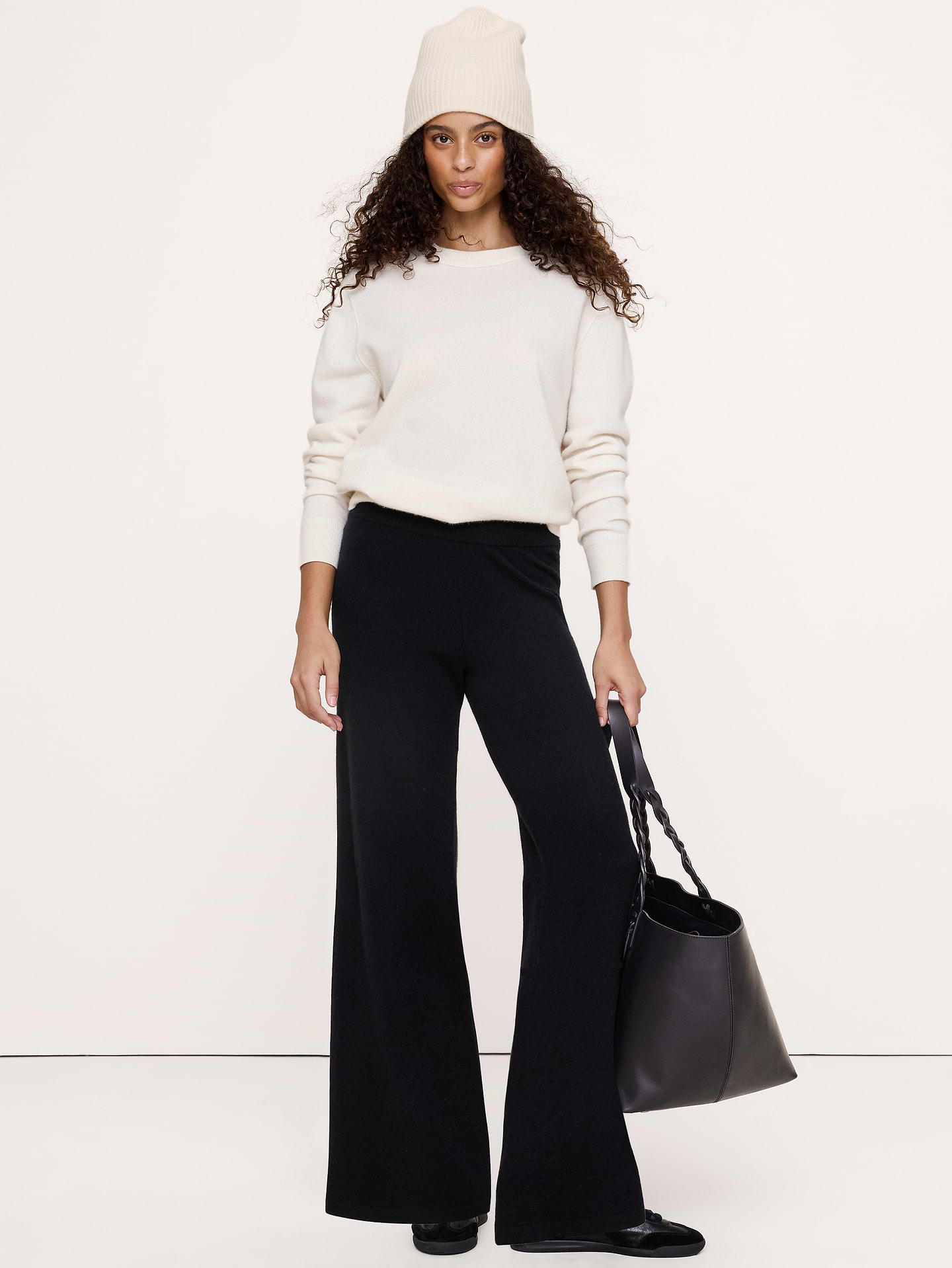 Image 1 de 6, Ce pantalon ultra-doux à taille extensible est fait de cachemire douillet. N’hésitez pas à l’agencer à la veste-chemise assortie., Coupe droite: taille mi-basse. Hanche et cuisse décontractées, jambe droite. Pleine longueur., Taille élastique., Poche arrière., Sans doublure., Produit #1180274