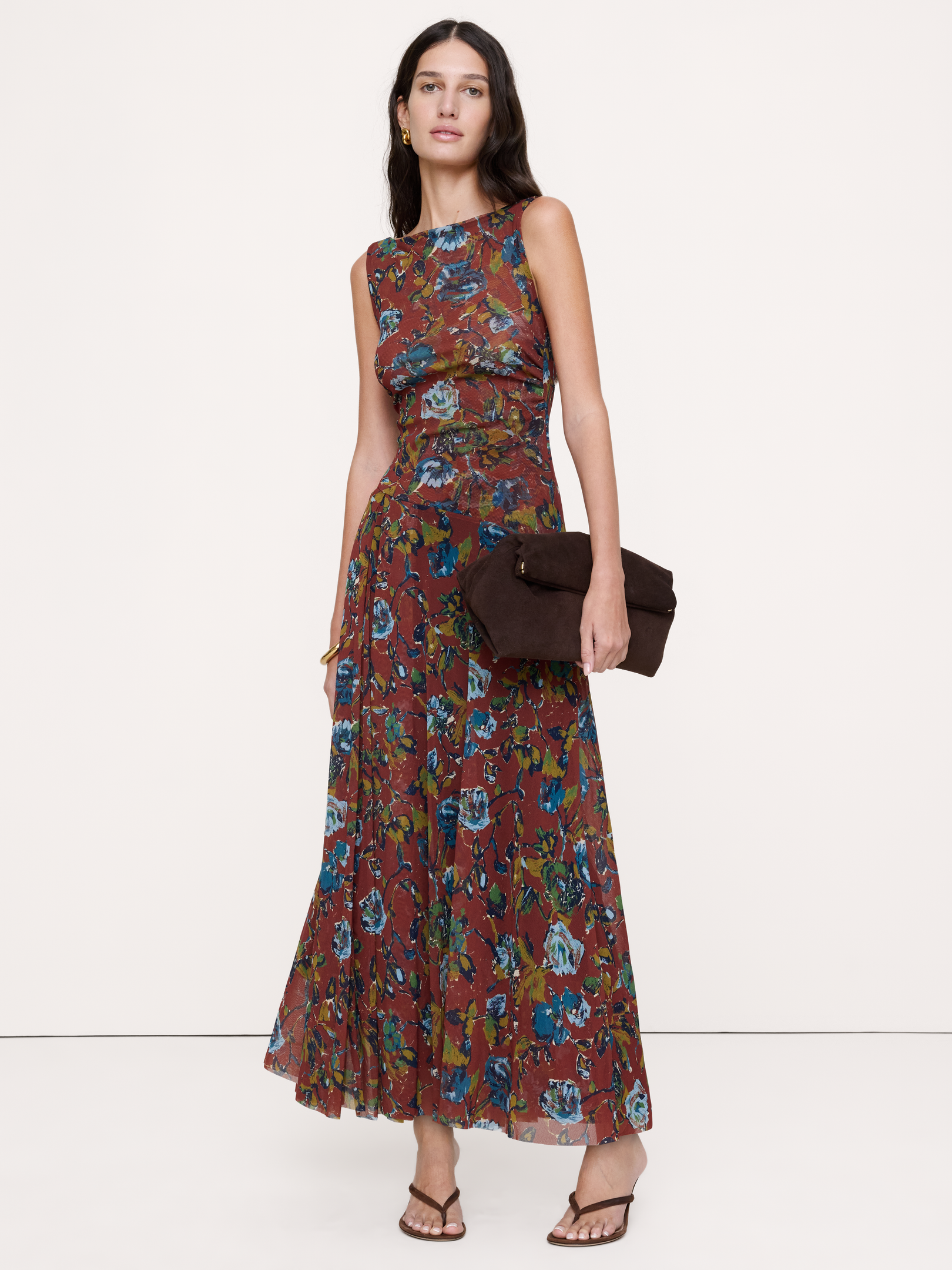 Image 1 de 4, Notre version de la tendance à mailles de la saison, cette robe longue a été conçue avec une large encolure bateau, de subtiles fronces sur les côtés et une jupe étagée., Coupe ajustée et évasée: buste ajusté, taille définie, jupe évasée., Encolure bateau., Jupe doublée., Produit #1180127