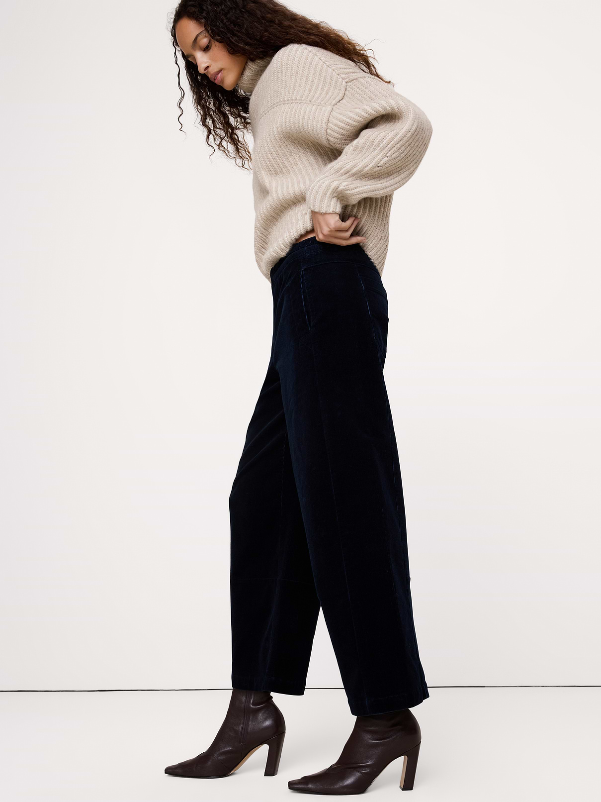 Mid-Rise Relaxed Corduroy Painter Pull-On Pant | Banana Republic