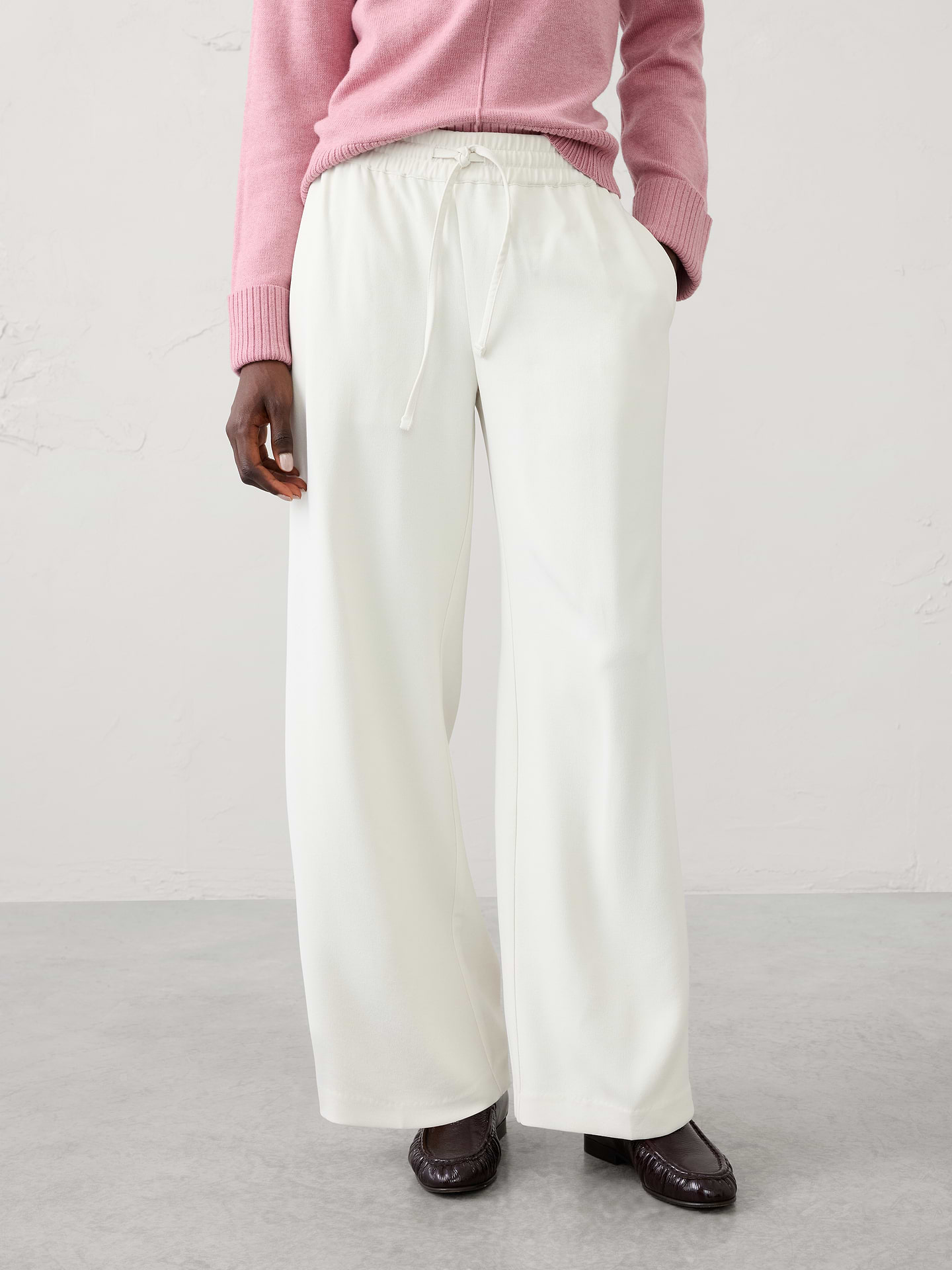 Image 3 of 5, Wide-Leg Mid-Rise Pull-On Crepe Pant