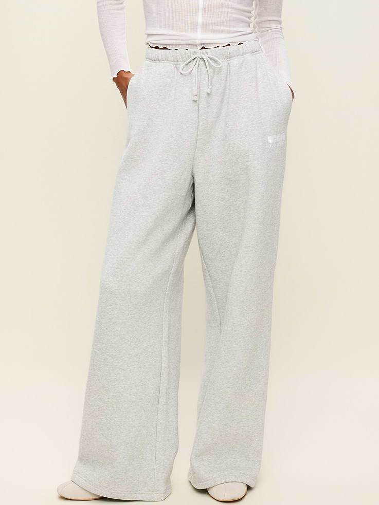 Image 1 of 8, Make your moves in Old Navy Sport's Baseline Fleece: Our newest fleece, featuring a cozy soft-brushed interior., elastic drawstring waist, on-seam pockets, pull-on style, Product #903693