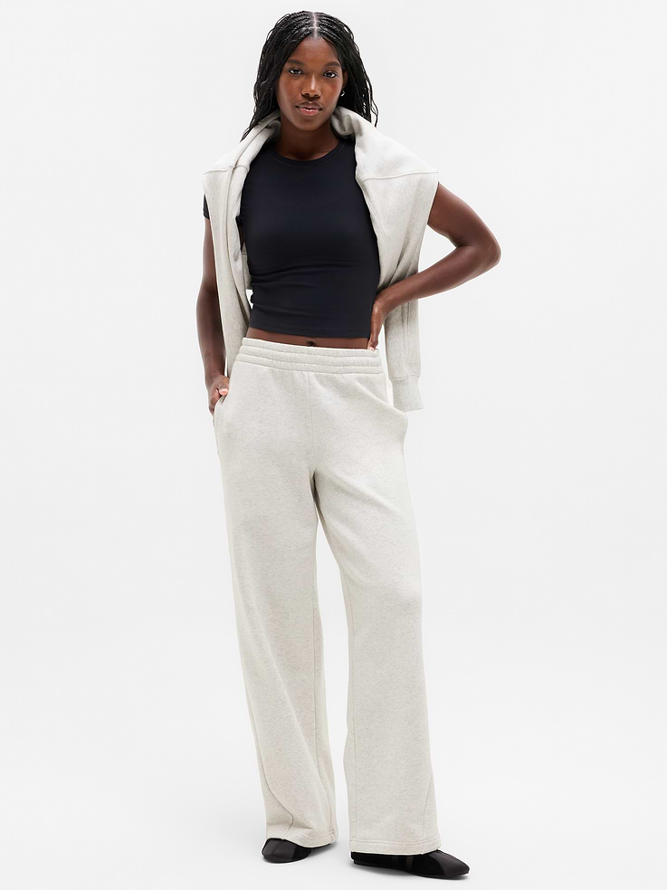 Image 1 of 6, FOR: Lounge and everyday movement, FEEL: Plush stretch fleece has a soft, brushed interior, FAVE: New and improved three-track waistband for extra support, Easy-access pockets to stash your essentials, Adjustable internal drawcord in waistband, Product #1174473