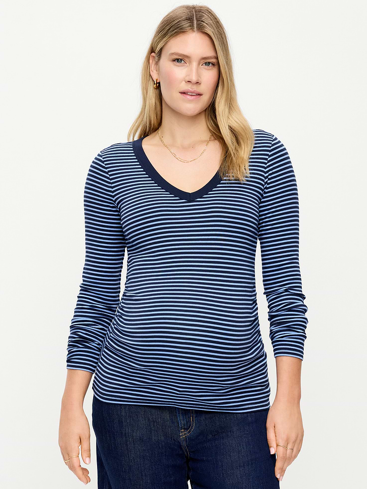 Image 1 of 4, A skimming fit that hugs your bod just right., v-neck, long sleeves, shirred sides for a flexible fit, Product #1187938