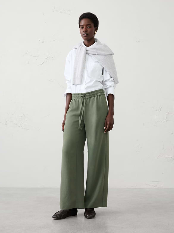 Wide-Leg Mid-Rise Pull-On Crepe Pant