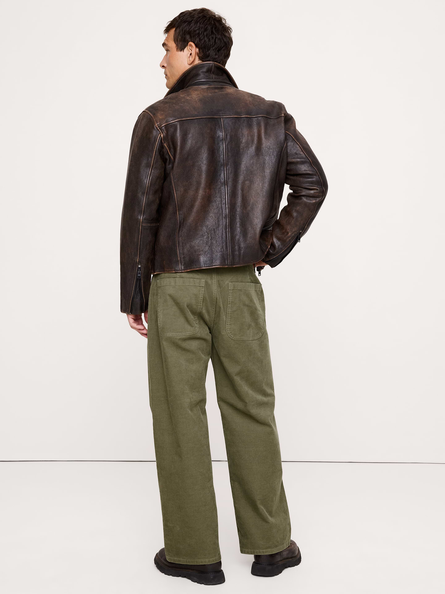 Image 2 de 8, Pantalon ample en velours côtelé