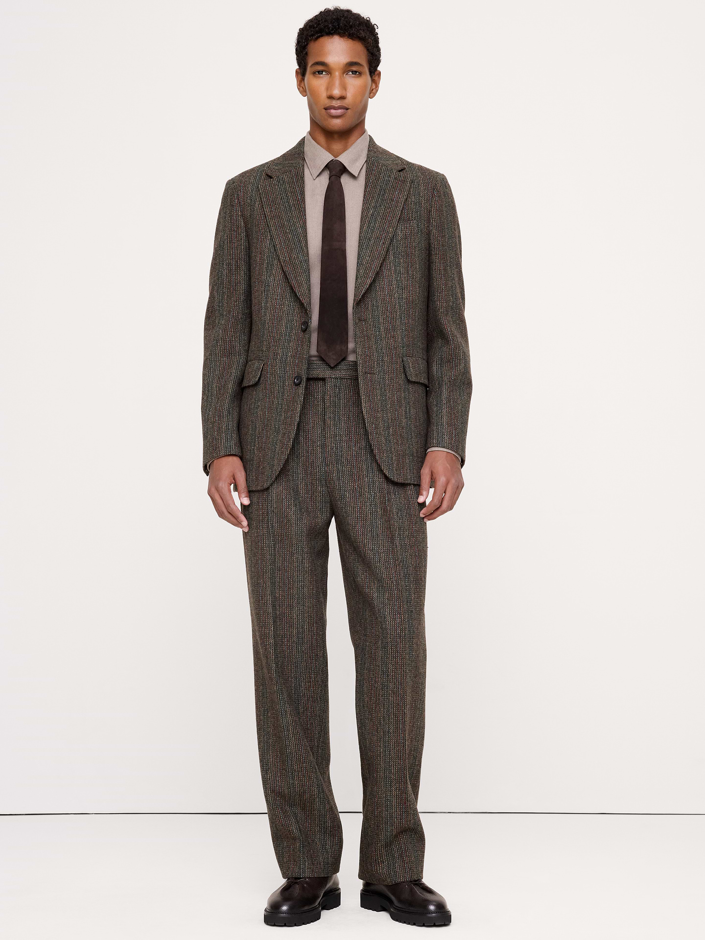 Image 1 of 8, A 100% Shetland wool sport coat that clocks in at 290gsm, just right for changing seasons. It's got a rich, tweed texture, corduroy trim, and interior welt snap details for a modern touch of luxury., Sport Coat Fit: We updated our Tailored Slim Fit for a more laidback and slightly less form-fitting silhouette for ultimate versatility., Notch lapel with single-breasted closure., Three exterior pockets. One interior pocket., Lined., Product #1181618