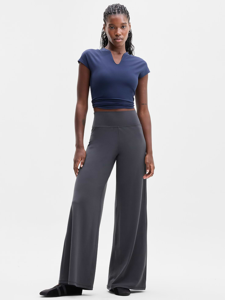 Image 1 of 4, FOR: Your yoga flow and sessions in the studio, FEEL: VitaFree fabric is our lightest-feel yoga fabric for a barely there, yet fully covered sensation, FAVE: Second-skin fabric stretches to your body and maintains its shape with an ultra-lightweight waistband for freedom of movement, Product #1183188