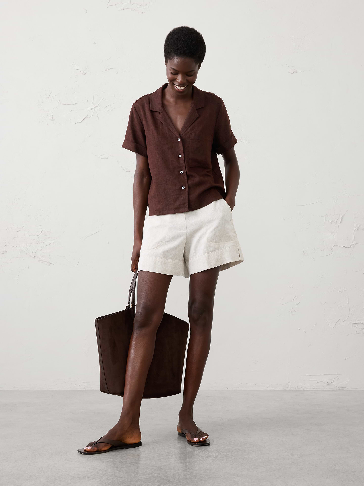 Image 1 of 4, Crafted from a soft linen blend, this cropped shirt offers a lightweight, breathable feel with effortless polish., LINEN-BLEND: This light and breathable fabric is a must for those warm days and styles effortlessly for all occasions., Lapel collar. Cuffed short sleeves., Button-front closure., Chest pocket., Made exclusively for Banana Republic Factory., Product #1185889