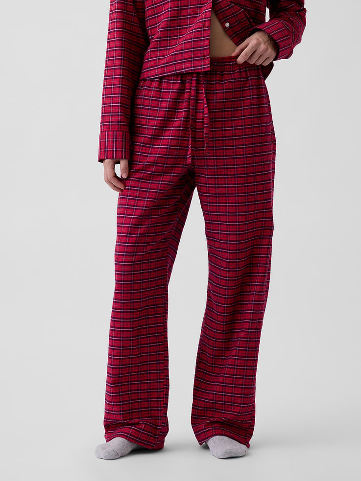 Image 1 de 8, Notre flanelle la plus douce à ce jour. Lavée deux fois pour une douceur accrue. Coupe entièrement décontractée pour un confort optimal. Modèle universellement parfait pour tout le monde., Taille élastique. Certains modèles sont dotés d’un cordon de serrage ou d’une bande repliable avec le logo Gap sur le devant., Poches latérales dans la couture., Motif sur l’ensemble., Magasinez les pyjamas assortis pour tous., Produit #915780