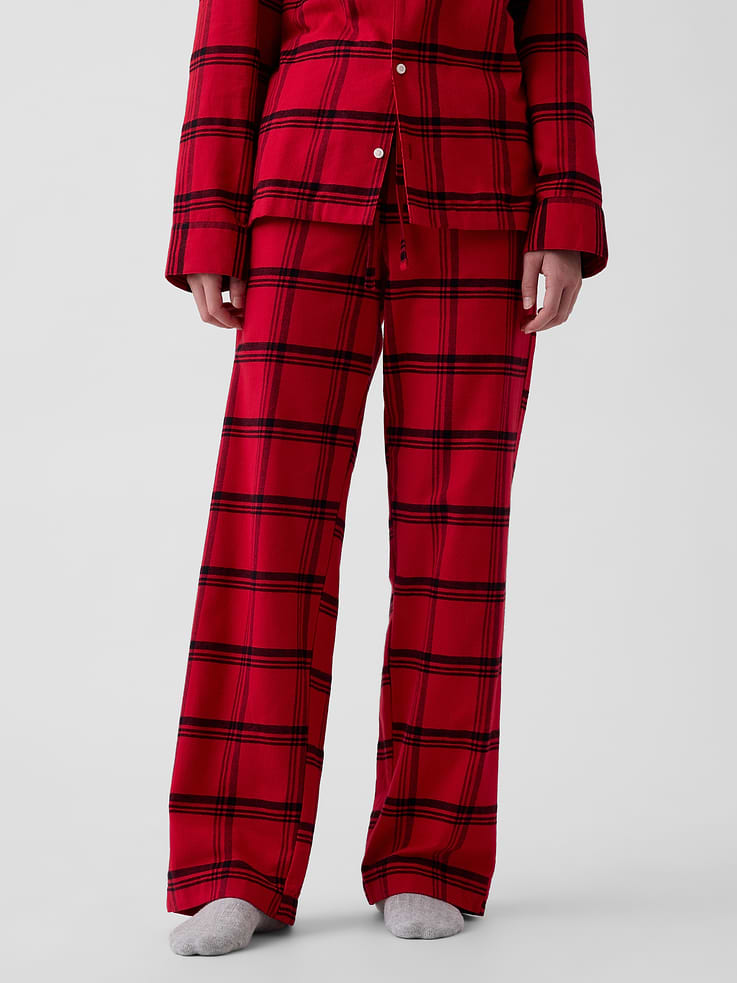 Image 1 de 8, Notre flanelle la plus douce à ce jour. Lavée deux fois pour une douceur accrue. Coupe entièrement décontractée pour un confort optimal. Modèle universellement parfait pour tout le monde., Taille élastique. Certains modèles sont dotés d’un cordon de serrage ou d’une bande repliable avec le logo Gap sur le devant., Poches latérales dans la couture., Motif sur l’ensemble., Magasinez les pyjamas assortis pour tous., Produit #915780
