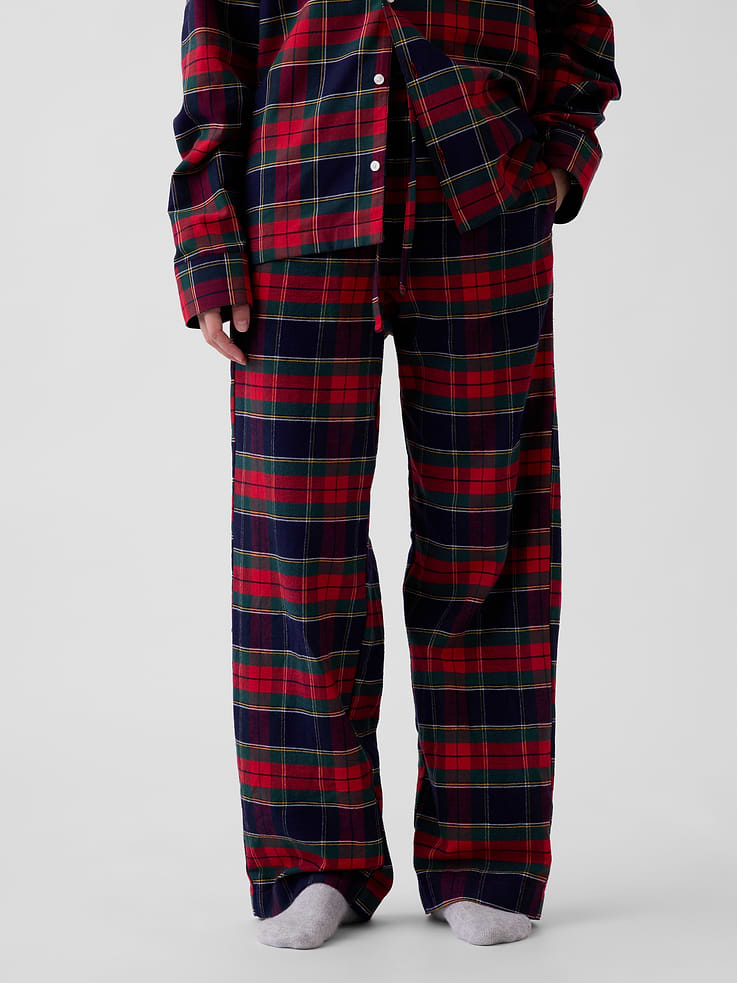 Image 1 of 8, Our softest flannel ever. Double washed for extra softness. Fully relaxed for easy comfort. Universally perfect for absolutely everyone., Elasticized waist. Certain styles have drawcords or foldover band with Gap logo at front., Side on-seam pockets., Allover print., Shop matching PJs for all., Product #915780