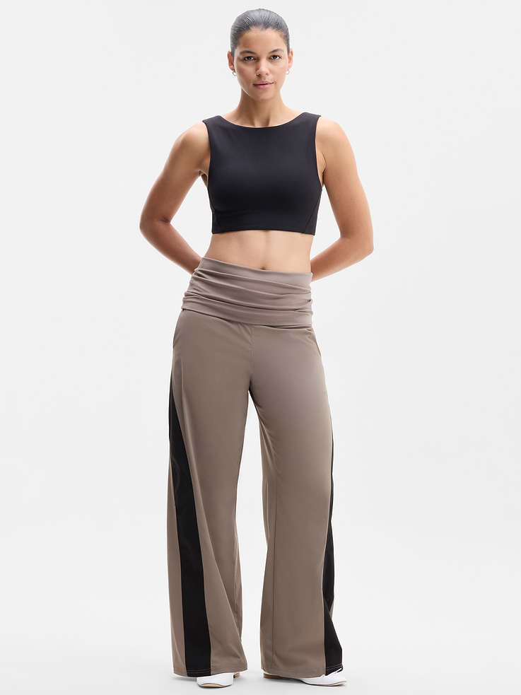 Image 1 of 4, FOR: Life on and off the mat, FEEL: Lightweight ripstop with a soft, stretchy VitaFree fabric waistband, FAVE: VitaFree rollover waistband for a customizable fit, Side pockets hold your essentials, Ankle zippers allow for freer movement, Product #1179293