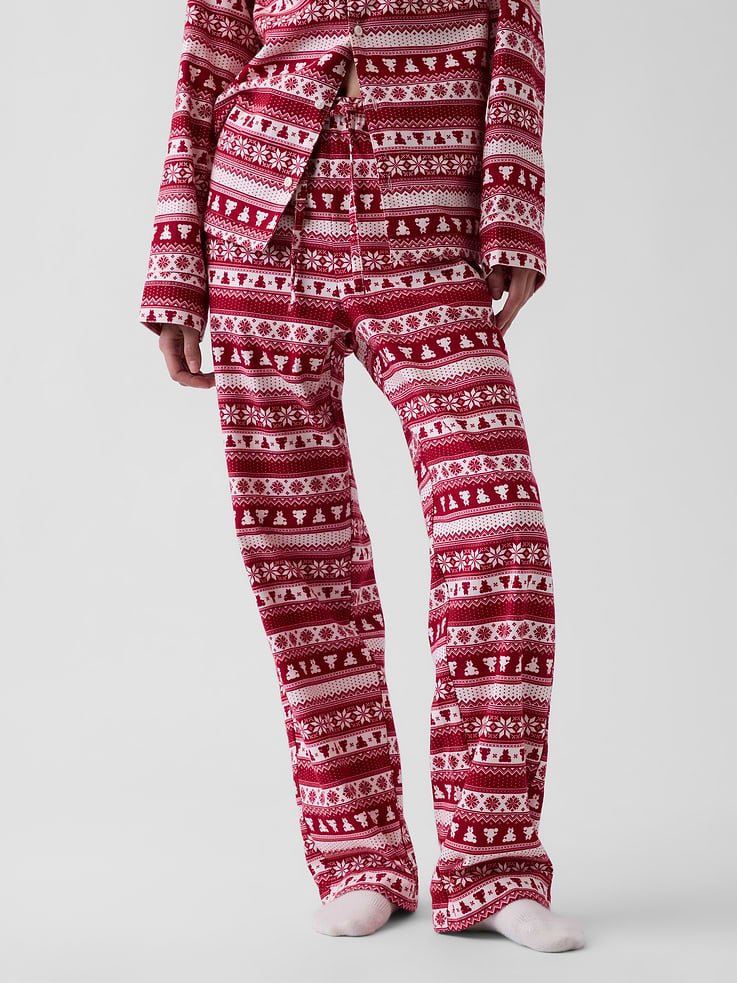 Image 1 de 8, Notre flanelle la plus douce à ce jour. Lavée deux fois pour une douceur accrue. Coupe entièrement décontractée pour un confort optimal. Modèle universellement parfait pour tout le monde., Taille élastique. Certains modèles sont dotés d’un cordon de serrage ou d’une bande repliable avec le logo Gap sur le devant., Poches latérales dans la couture., Motif sur l’ensemble., Magasinez les pyjamas assortis pour tous., Produit #915780