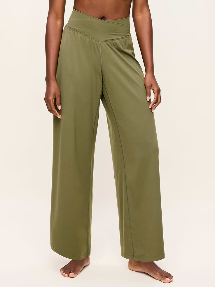 Image 1 of 4, Make your moves in Old Navy Sport's StudioSmooth: A buttery soft, breathable fabric with a barely there feel., pull-on style, wide leg, Product #1185045