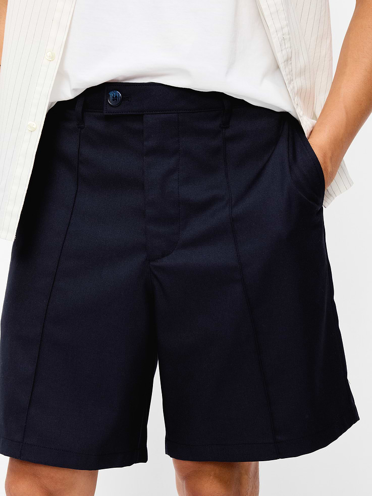 Image 4 of 5, Baggy Creased Twill Dress Shorts -- 8-inch inseam