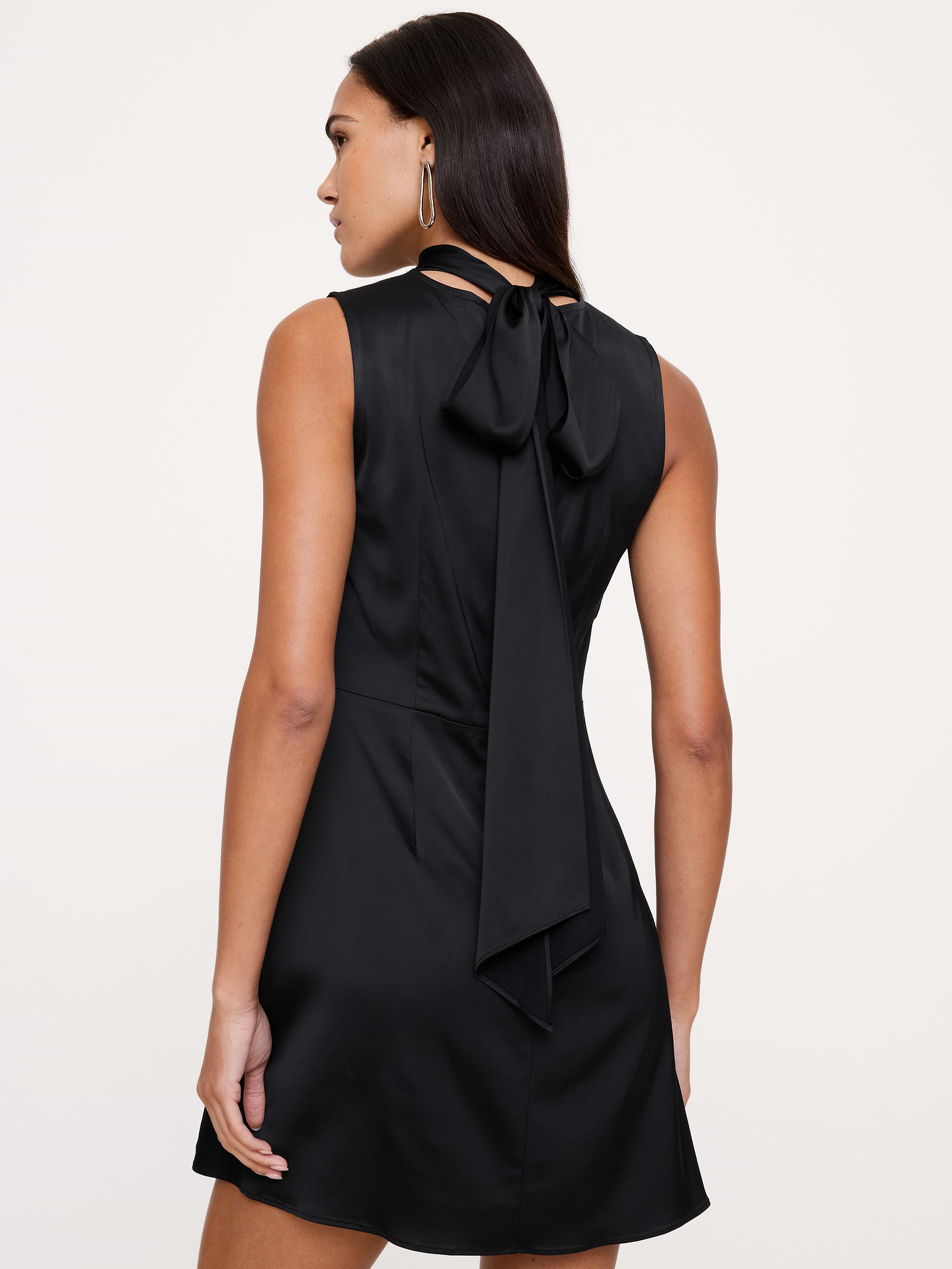 Image 4 de 7, Robe courte à col cravate en satin extensible