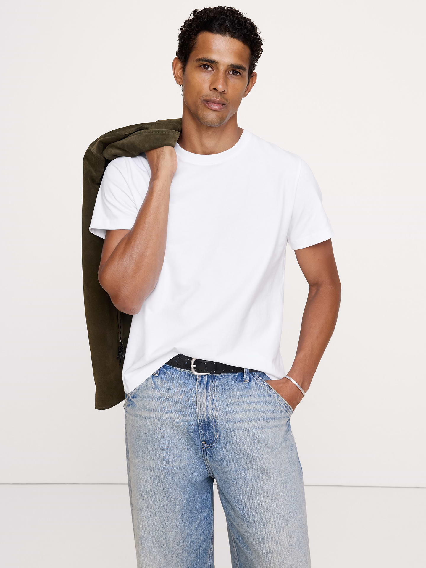 Image 1 of 4, We're on a mission to create a tee that feels like the best vintage finds. This one delivers an already-loved look with a suede-soft handfeel and a 100% cotton jersey that clocks in at 320gsm (so it's about twice as heavy as our other tees)., Standard fit: A straight and easy fit., Crew neck., Straight hem., Product #1181775