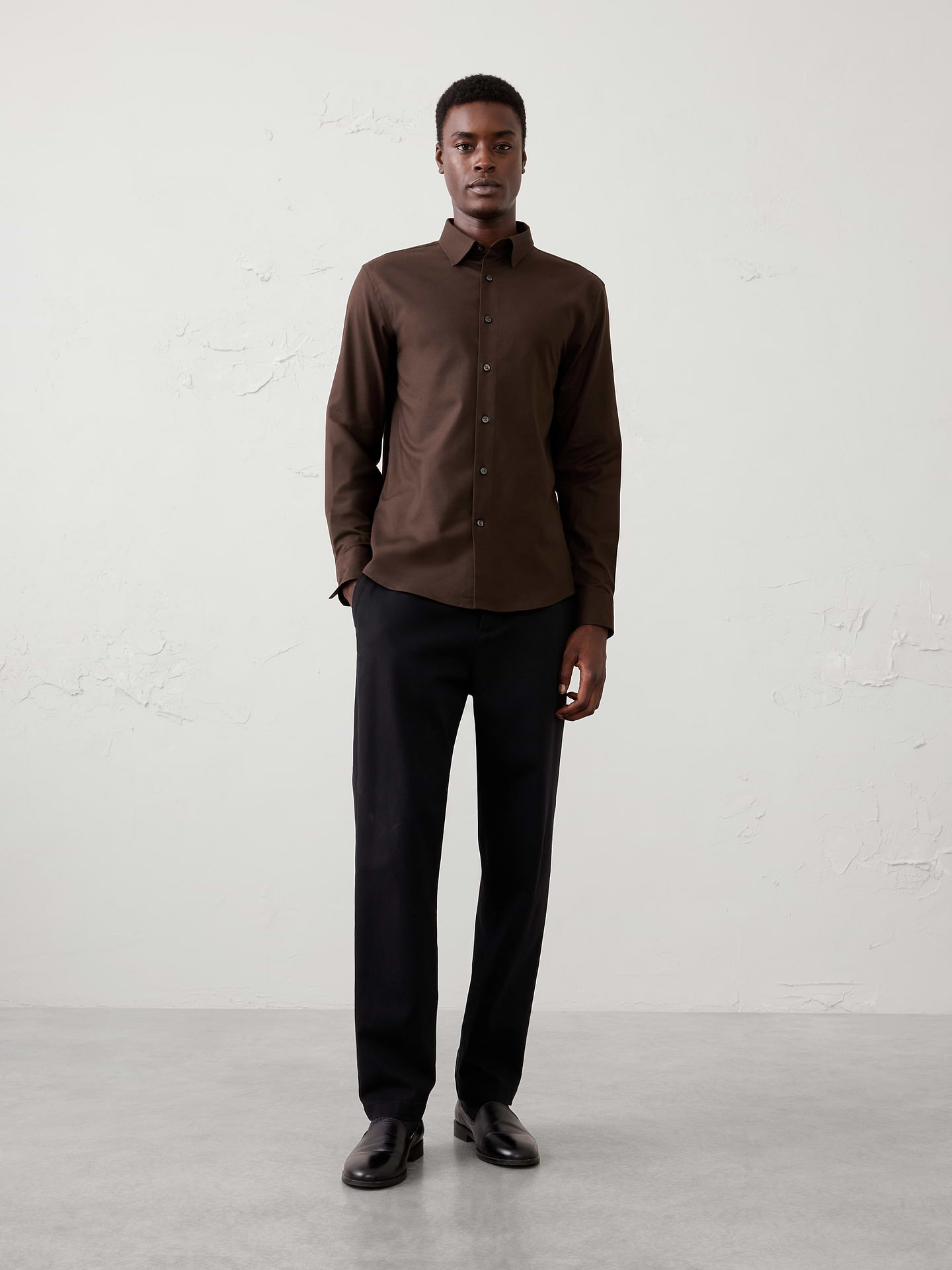 Image 1 of 7, WRINKLE RESISTANT: No need to iron, these soft, cotton dress shirts are specially engineered to resist wrinkles so it stays looking crisp and pulled-together., UNTUCKED: Designed with a shorter hemline to hit right at the hips., Spread collar. Long sleeves with adjustable double-button barrel cuffs and button vents., Clean front., Shirttail hem., Made exclusively for Banana Republic Factory., Product #1175947