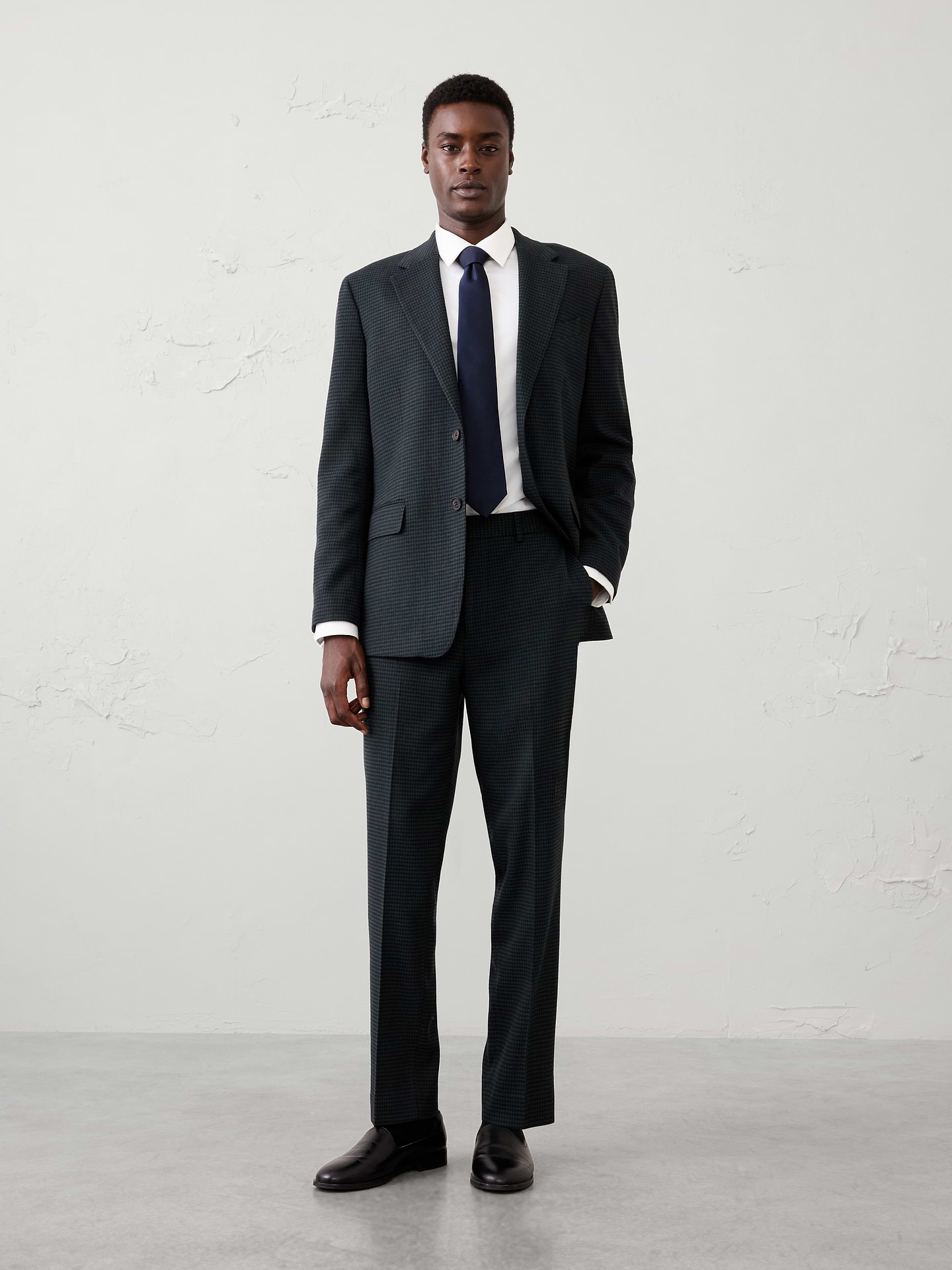 Image 1 of 4, A timeless houndstooth pattern meets a rich emerald hue for a fresh yet sophisticated approach to classic tailoring. Bold without feeling overstated, it offers a distinctive look that works effortlessly as part of a full suit or on its own. Thoughtfully tailored with clean lines, the trouser delivers a polished silhouette that transitions seamlessly from occasion dressing to elevated everyday styling., Extended button closure with zip fly. Belt loops., Front off-seam pockets. Double welt buttoned back pockets., Soft trouser crease., Matching suit jacket available., Wear it as a full suit or break it apart to maximize versatility., Made exclusively for Banana Republic Factory., Product #1179689