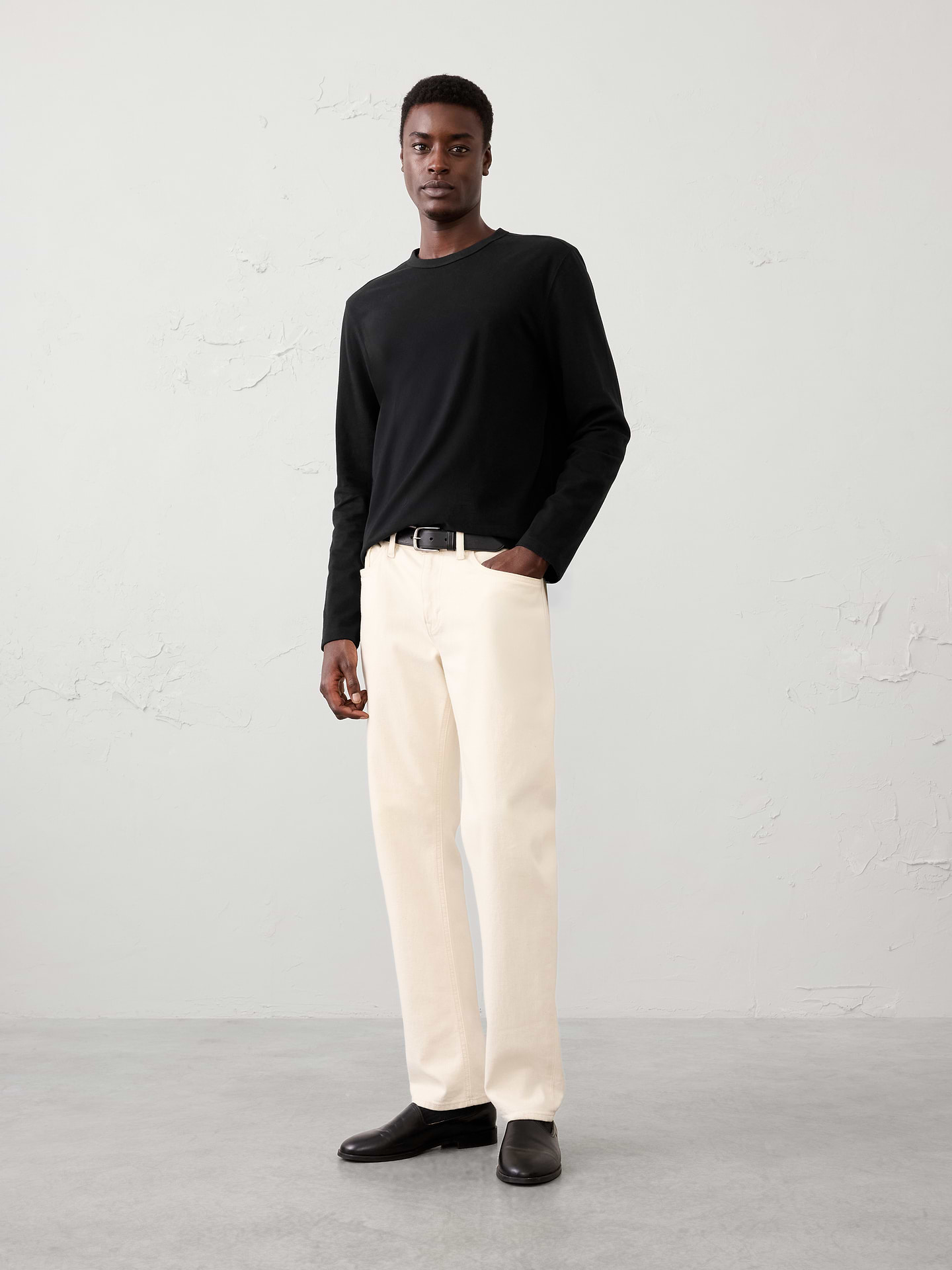 Image 1 of 4, Crafted from our signature midweight cotton, this crewneck has been specially brushed for an ultra‑soft hand feel. Comfortable, versatile, and easy to wear, it delivers the perfect balance of substantial weight and everyday comfort for effortless layering throughout the season., Crew neck. Long sleeves., High-low hem with side vent slits., Made exclusively for Banana Republic Factory., Product #1181084