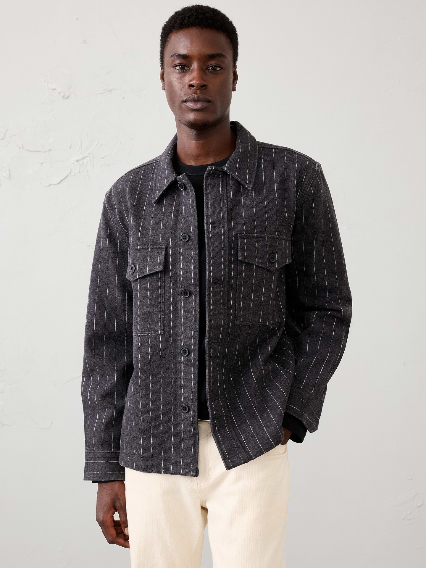 Image 1 of 3, A customer favorite returns in an easy, relaxed silhouette, crafted with heritage‑inspired herringbone texture for timeless appeal. The versatile weight makes it an ideal layering piece, offering a polished alternative to heavier jackets as temperatures begin to cool., Point collar. Long sleeves with adjustable button cuffs., Button front closure., Dual chest patch pockets with flap buttoned closure., Back yoke seam., Straight hem with side seam slits., Made exclusively for Banana Republic Factory., Product #1179775