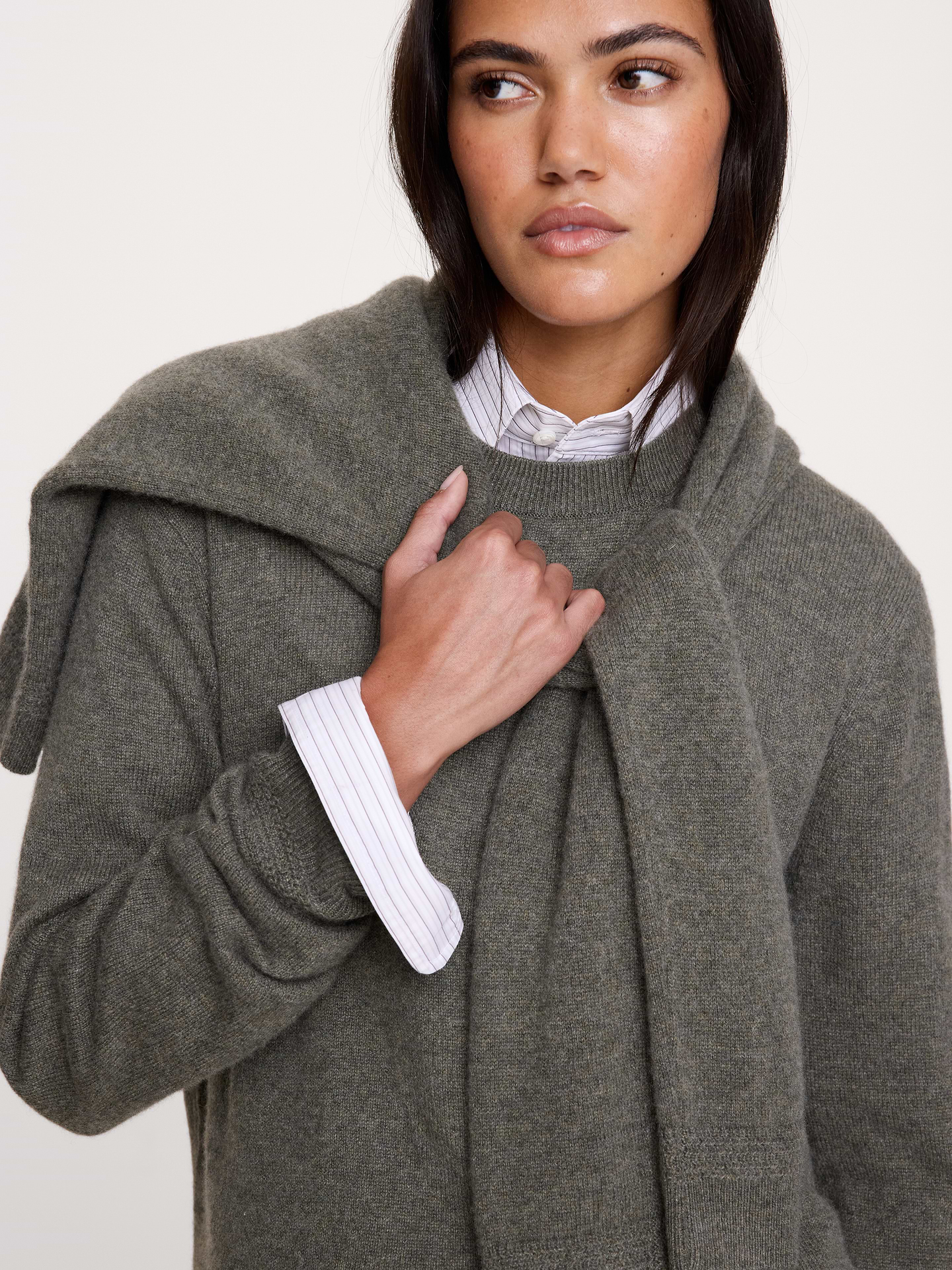 Image 3 of 8, Lightweight Cashmere Crew-Neck Sweater