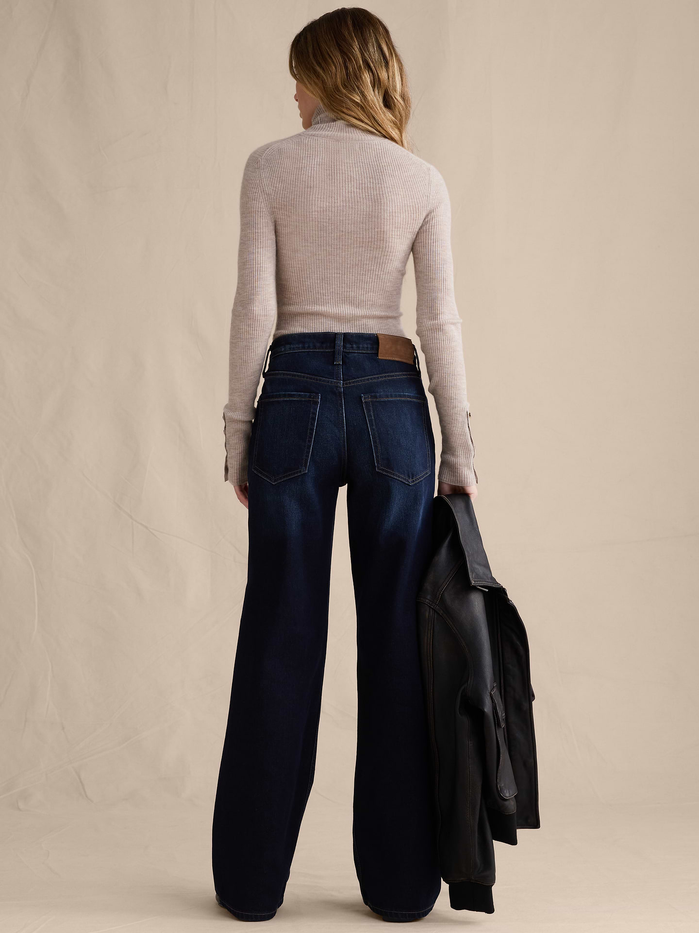 Image 2 of 8, Mid-Rise 90s Classic Relaxed Jean