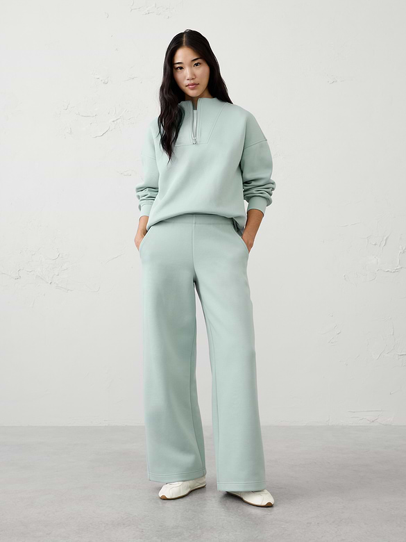 Weekender Wide-Leg Mid-Rise Pull-On Pant