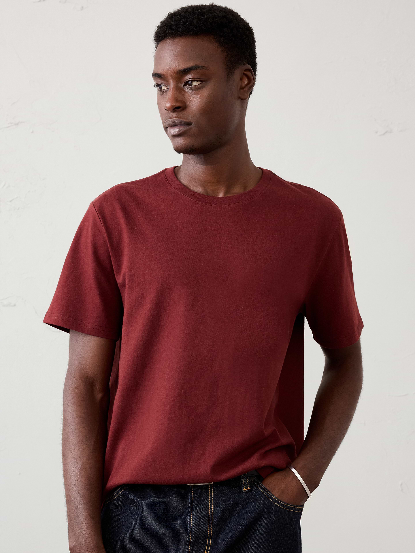 Image 1 of 8, MADE WITH ORGANICALLY GROWN COTTON: Made with organic cotton, so it's soft on you and the environment., The perfect in-between weight t-shirt. Cut with a slightly roomier fit, in a midweight premium organic cotton. The fabric takes color beautifully to showcase rich, saturated hues. Newly launching in Spring, this will be his new perfect tee., Crew neck. Short sleeves., Ribbed neck., Straight hem., Made exclusively for Banana Republic Factory., Product #889388