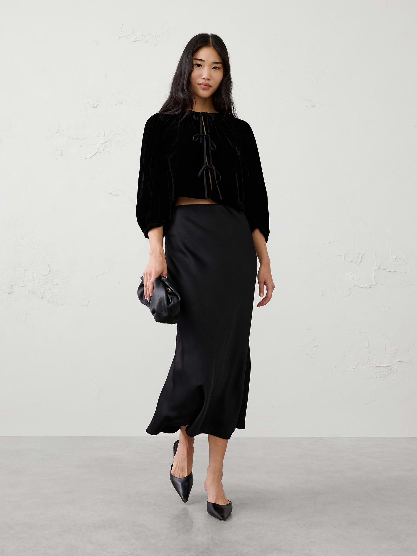 Image 1 of 4, Made from luxuriously soft velvet, this top features an open tie‑front detail that creates an effortlessly feminine silhouette. The top can be worn on its own or layered over a dress for added texture and versatility., Round neckline with soft gathered detailing., Three-quarter length sleeves with elasticated cuffs., Tie-front closure., Soft gathering continues across the back neckline, Made exclusively for Banana Republic Factory., Product #1185911