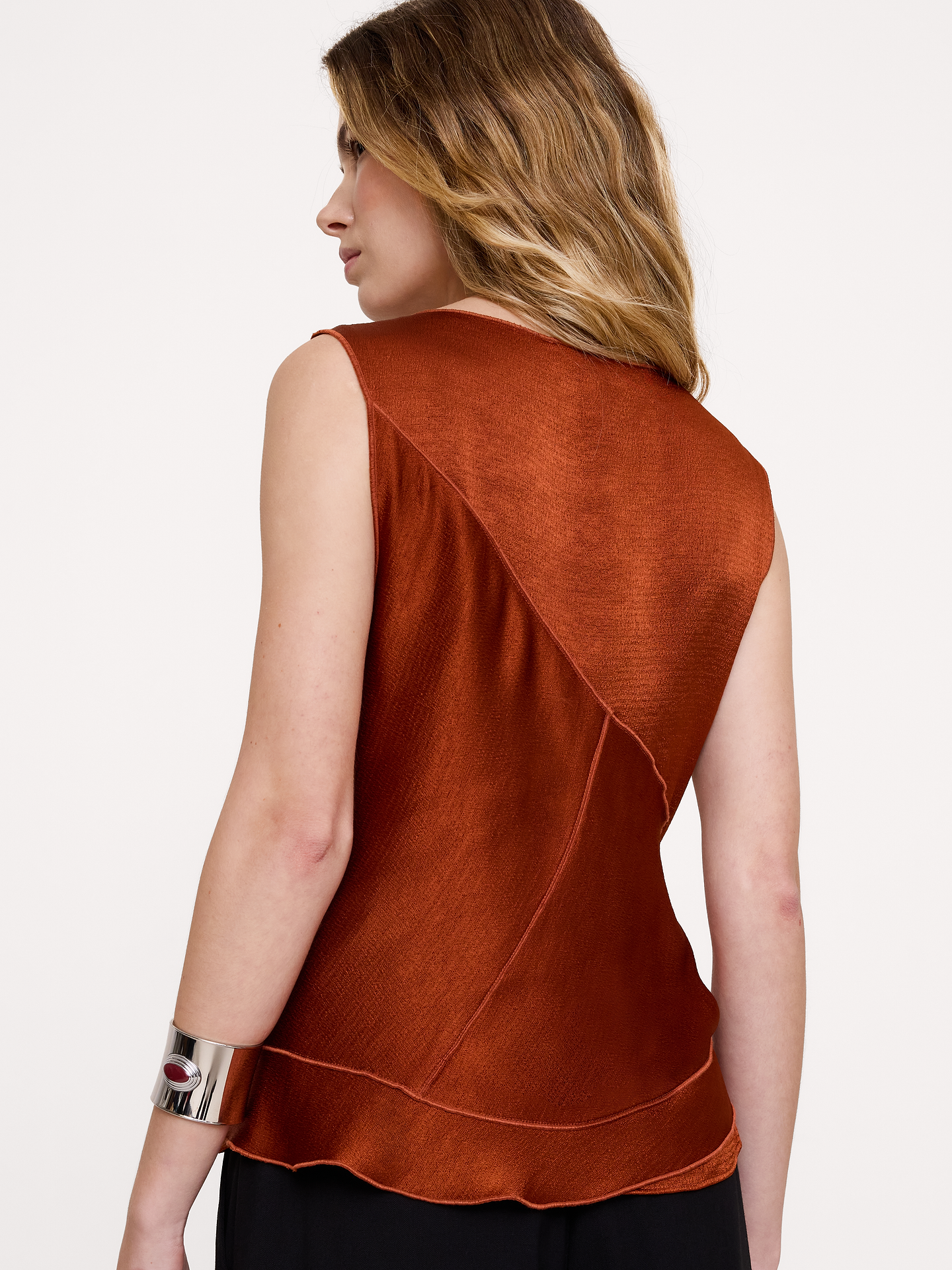 Image 7 de 8, Camisole nouée sur le devant en satin martelé