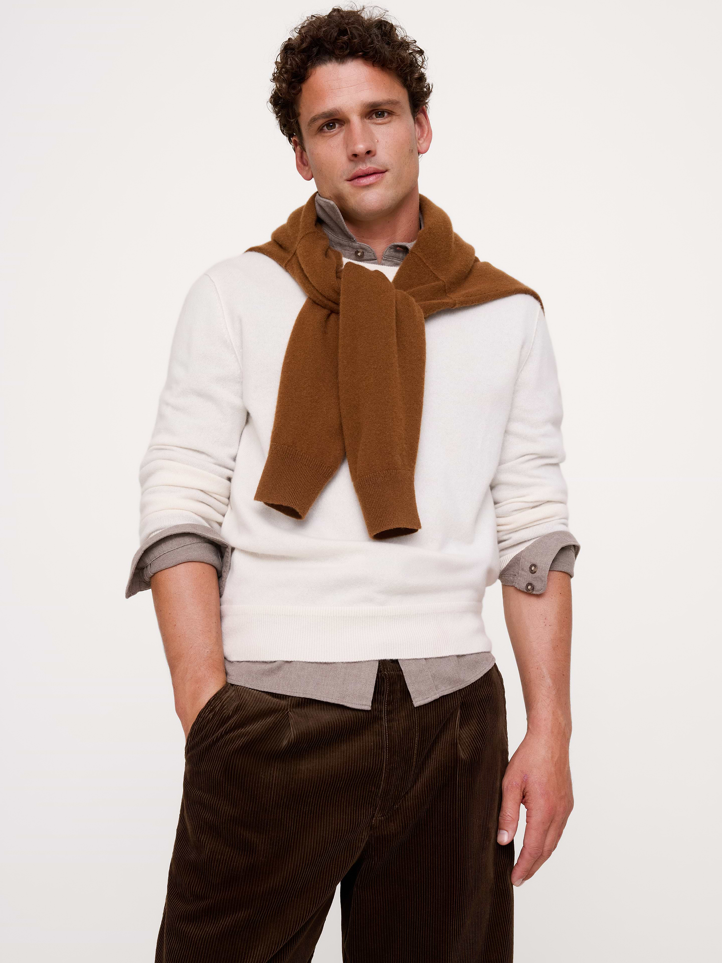 Image 1 of 8, This soft crew-neck sweater is knitted using our 12-gauge cashmere (some of the softest cashmere we could get our hands on) in an ideal weight for all seasons., Tapered fit: Room through the shoulders with a fit that narrows from chest to hem., Crew neck., Straight hem., Product #817422