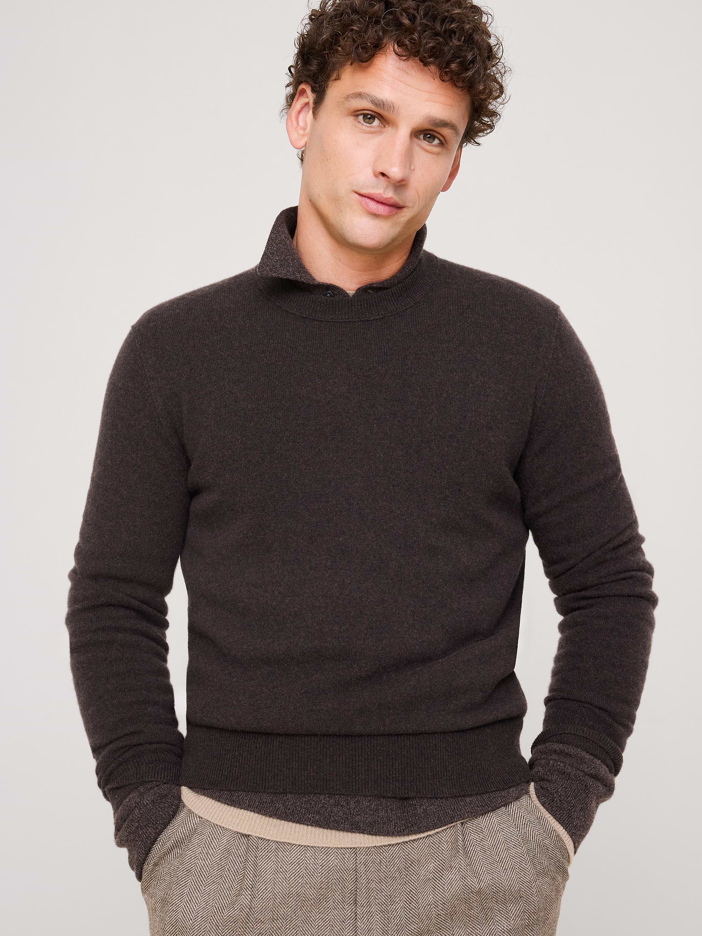 Image 1 of 8, This soft crew-neck sweater is knitted using our 12-gauge cashmere (some of the softest cashmere we could get our hands on) in an ideal weight for all seasons., Tapered fit: Room through the shoulders with a fit that narrows from chest to hem., Crew neck., Straight hem., Product #817422