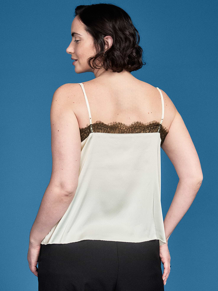 Image 2 de 6, Camisole en satin à garniture en dentelle Old Navy x Altuzarra