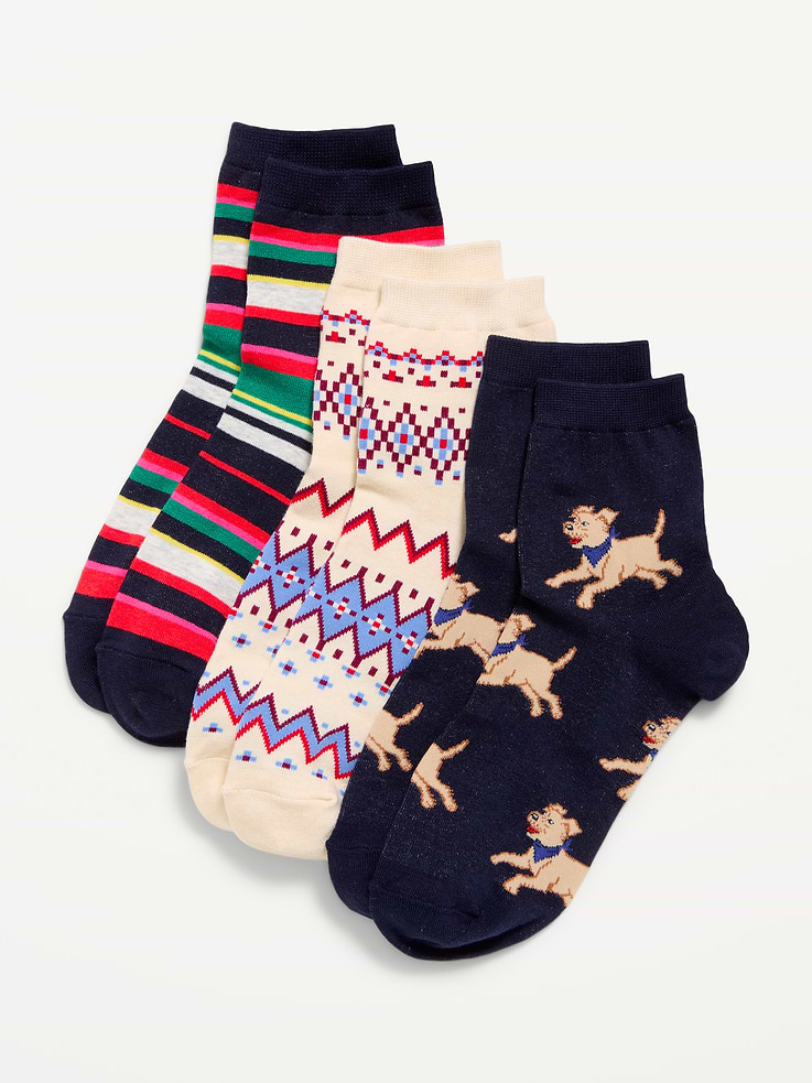 Image 1 de 2, Paquet de 3 paires de chaussettes courtes pour femme., Bords en tricot côtelé., Coutures à encoches sur les talons et les orteils., Motifs et imprimés variés., Produit #587516