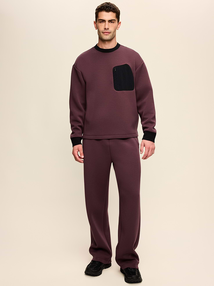Image 1 of 5, Make your moves in Old Navy Sport's Bounce Fleece: Our signature smooth spacer fabric that keeps its shape., elastic-drawstring waistband, on-seam pockets, 4-way stretch, breathable, easy pull-on style, Product #907894