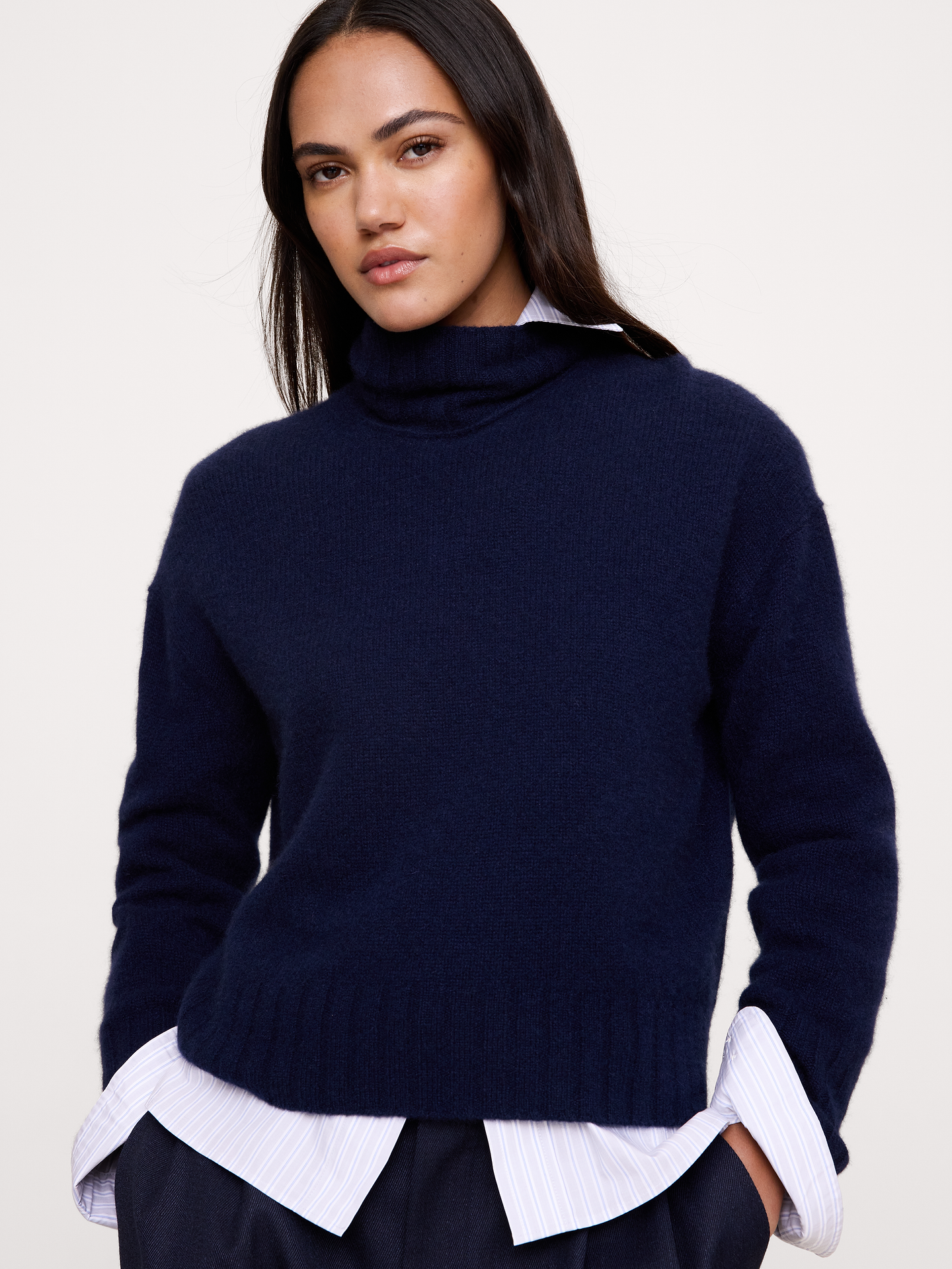 Image 4 of 8, Oversized Cashmere Turtleneck Sweater