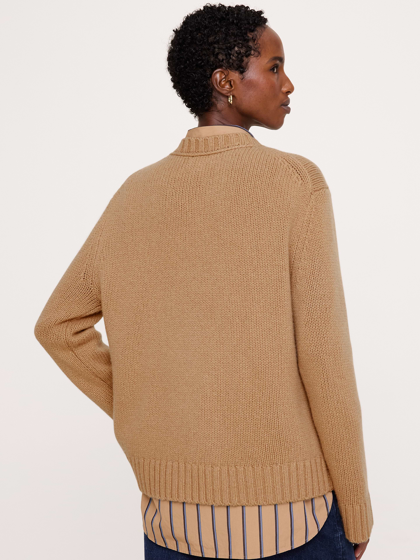 Image 3 of 6, Oversized Midweight Cashmere Crew-Neck Sweater