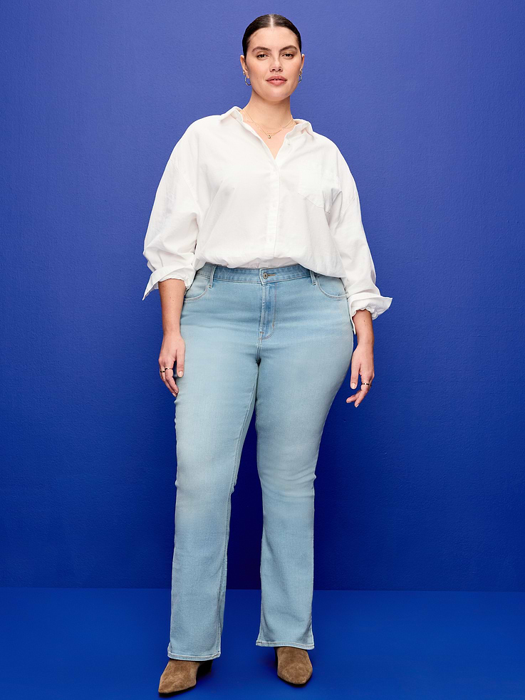 Image 4 of 6, Curvy Mid-Rise Wow Boot-Cut Jeans