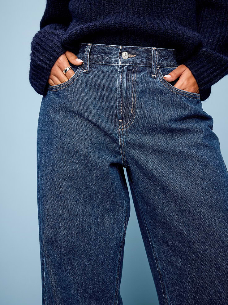 Image 4 of 9, Curvy Mid-Rise Wow Baggy Wide-Leg Jeans